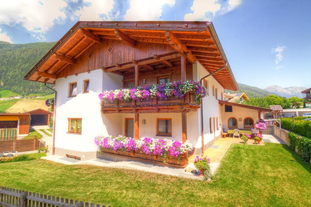 לינה וארוחת בוקר ניוסטיפט אים סטובאיטל Haus Elisabeth מראה חיצוני תמונה